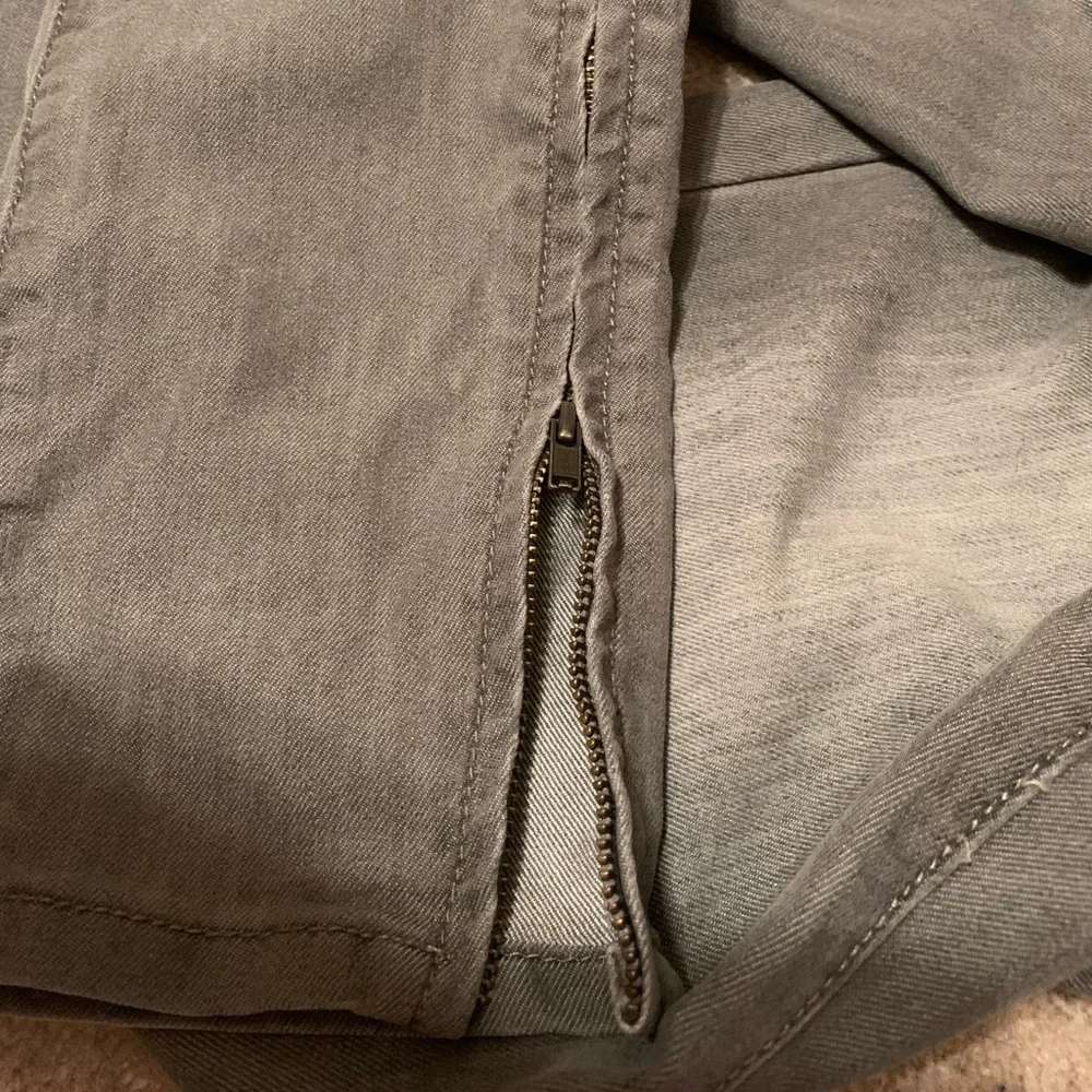 NWOT Lucky Brand Charlie Super Skinny. Size 4/27. Light gray. - Picture 9 of 12